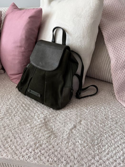 Дамска раница в маслинено зелено