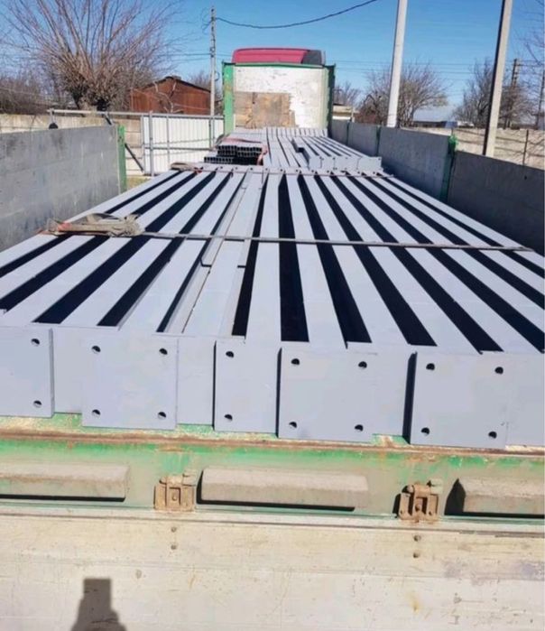 Vand 5 ferme la 10m si 10 stalpi la 4m + cuzineti completa