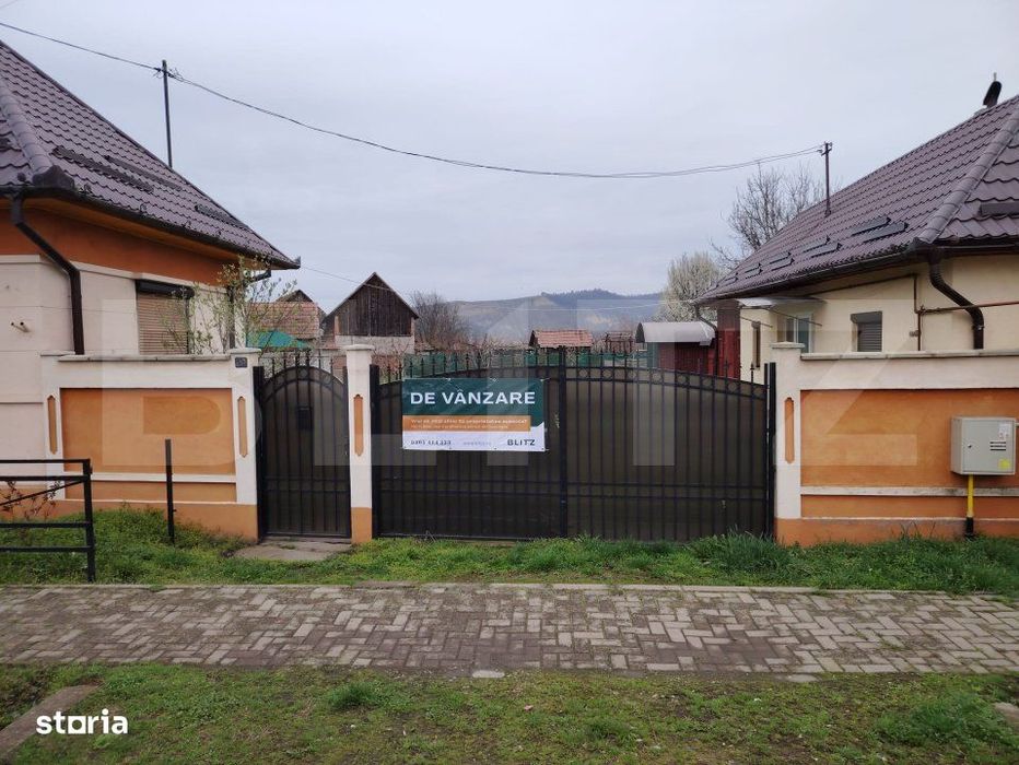 Proprietate cu 2 case in centrul localitatii Ogra