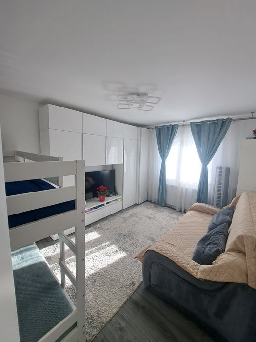 Garsonieră etaj 1,27 mp, bloc după 1980, renovată, mobilată complet