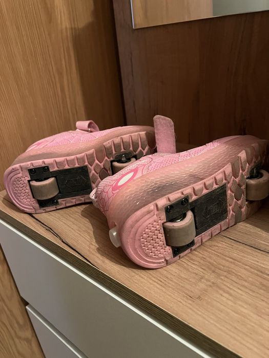 Угги и кроссовки- ролики