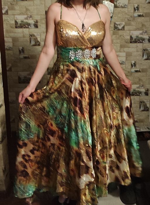 Платье красивое продам