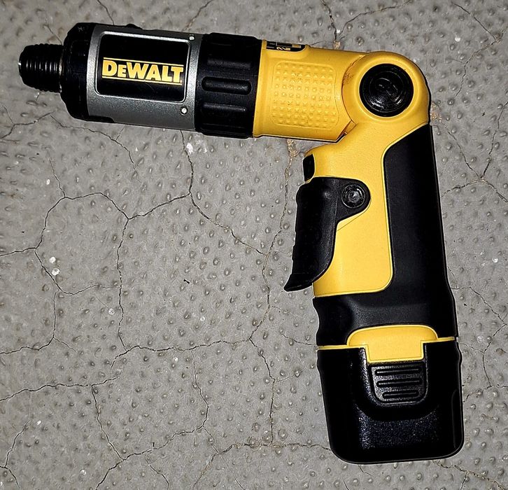 Акумулаторна отвертка/винтоверт DeWalt