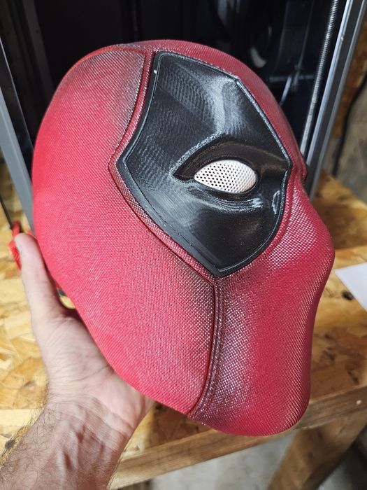 Маска на Deatpool