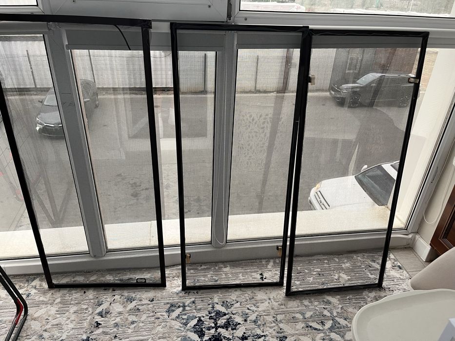 Маскитная сетка для окон в хорошем состоянии