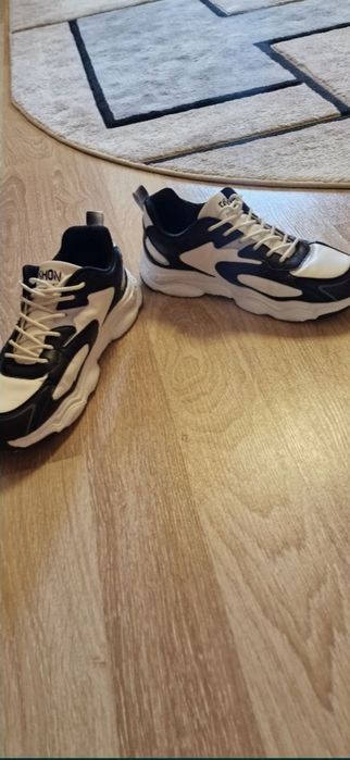 ‼️Adidași sport culoare Alb/Negru Ca Noii‼️