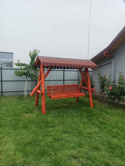 Balansoare si mese din lemn masiv