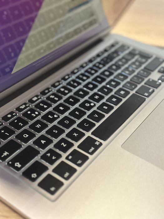 MacBook Air 13” Early 2015 – Intel Core i5 | 8 GB RAM | 256 GB SSD