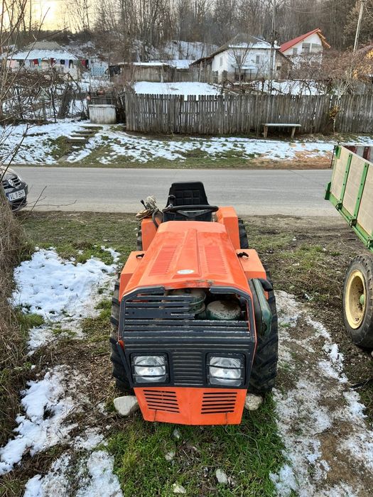 Tractor cu remorca basculabila