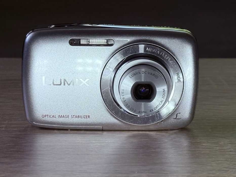 Lumix DMC-S1 Leica Lens