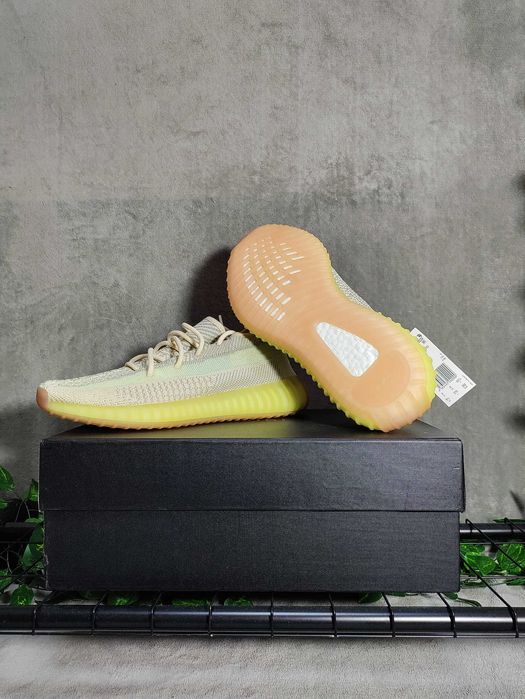 Yeezy 350v2 marimea 43 (fit 42.5)