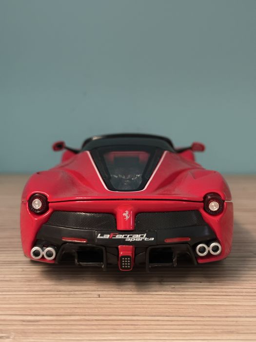 Machetă mașină Ferrari LaFerrari Aperta Bburago metal