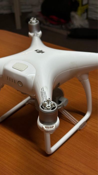 Продам Дрон Phantom 4 + 10 лопастей