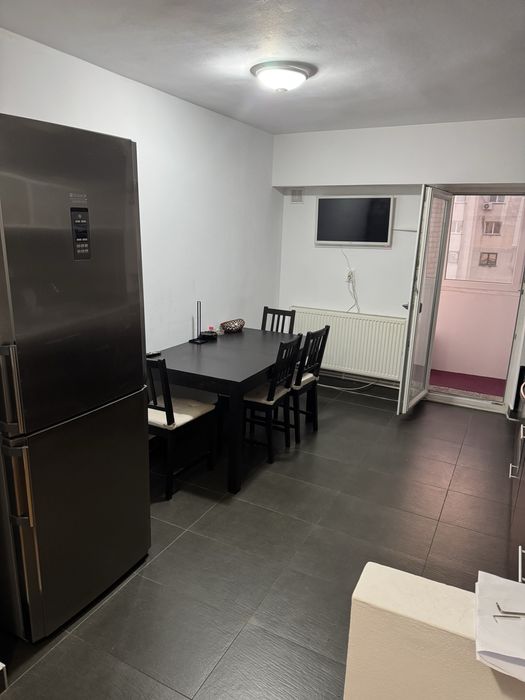 Inchiriez  apartament 3 camere