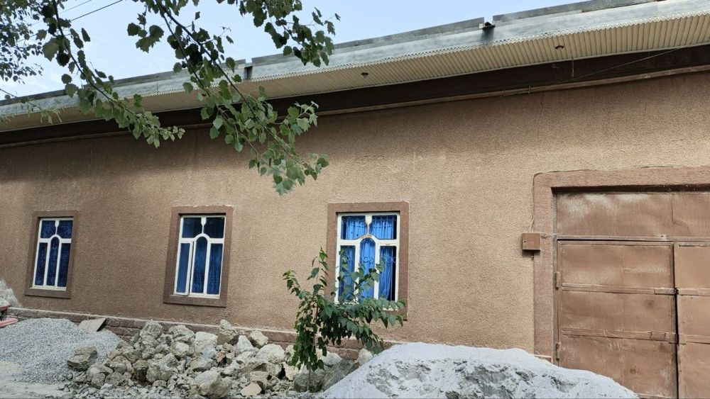 Hovli sotiladi 6 sotix