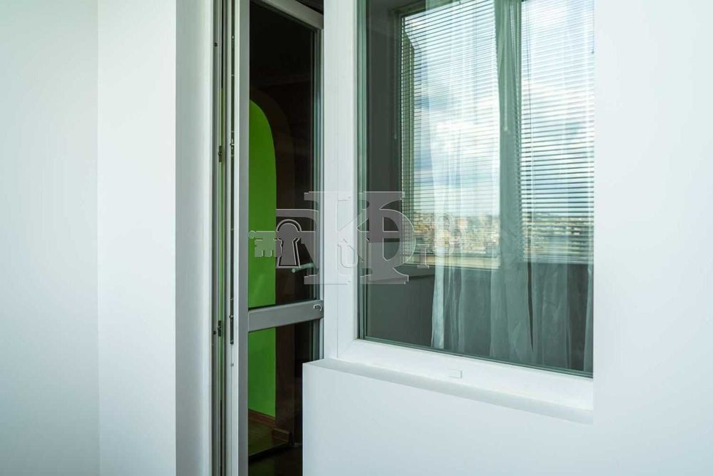 Продава се Четиристаен апартамент в Добрич, Христо Ботев - 98 кв.м за 1103 €/кв.м - Снимка #16