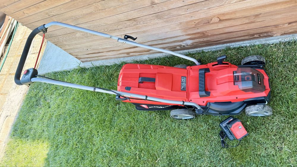 Продавам акумулаторна косачка EINHELL GE-CM 18/33 Li 18 V