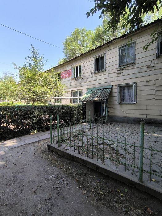 Спутник. Квартира в деревянном доме. 1 ком с ремонтом. 2/2. Акфа рамы