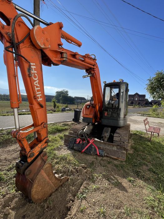 Inchiriez excavator Hitachi 8,5tone