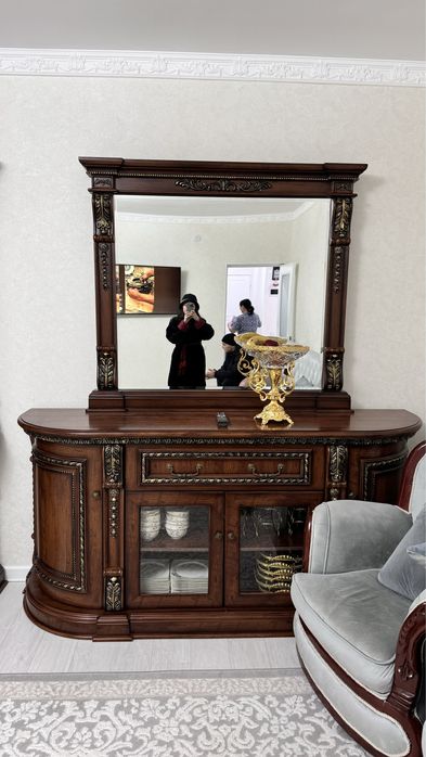 Продается гарнитур и часы