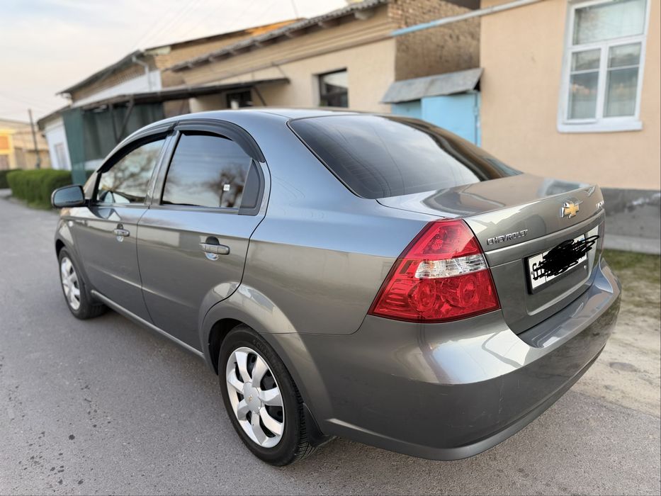 Продам свою нексия 3