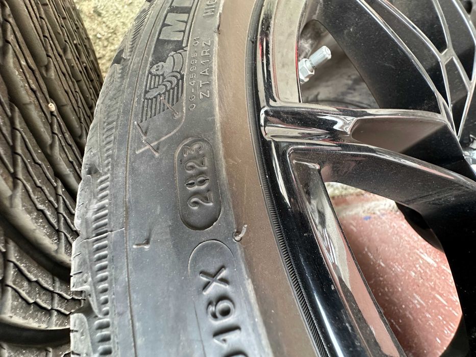 Джанти със зимни гуми Michelin Pilot Alpine 5 за BMW M3/M4 G серия