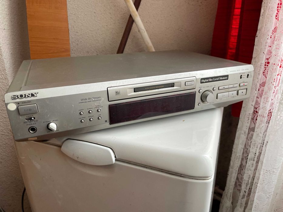 Vând Sony MiniDisc Deck MDS‑JE520.