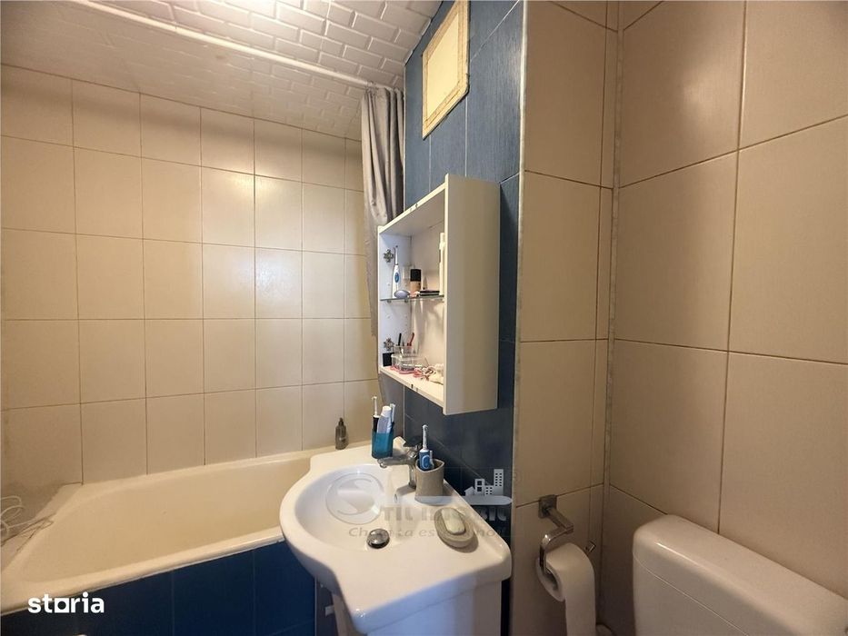 2 Cam Galata Bulevard, Et 1, Decomandat,  2 Balcoane