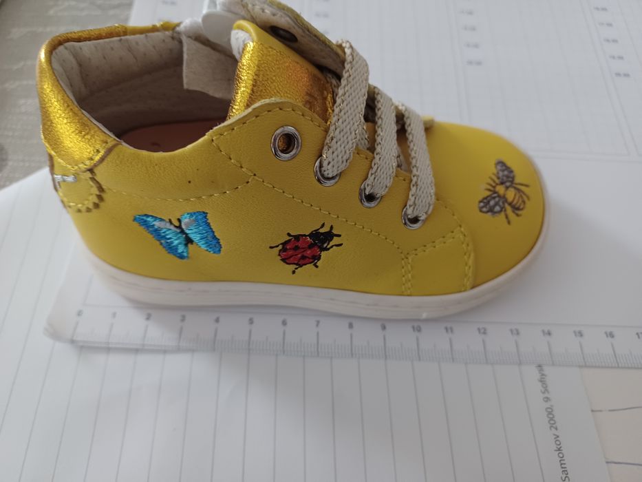 Обувки, ботушки и кецове за момиченце