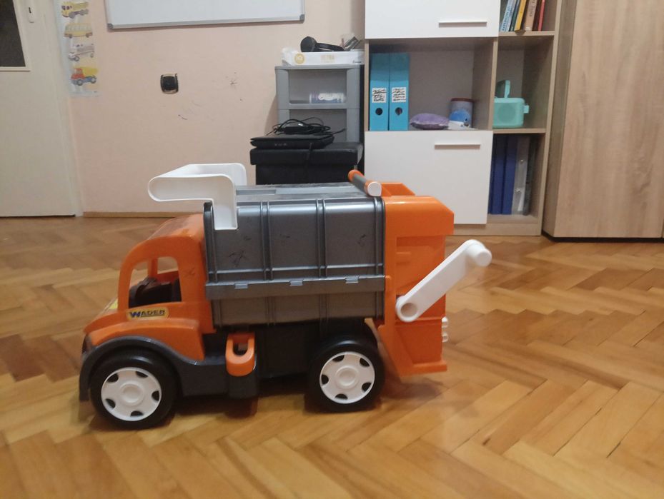 Играчка камион за боклук