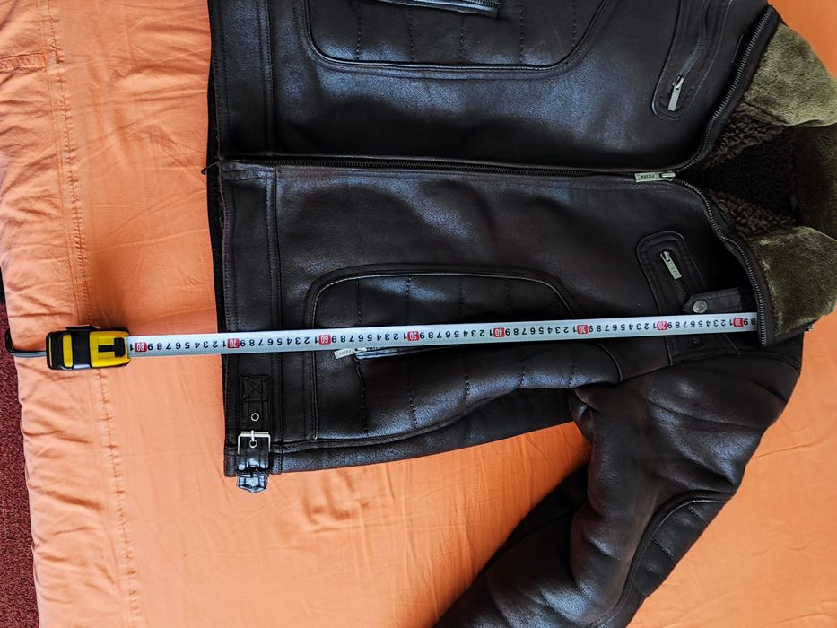 Кожено + едно спортно яке.60 +15 евро за синьото.