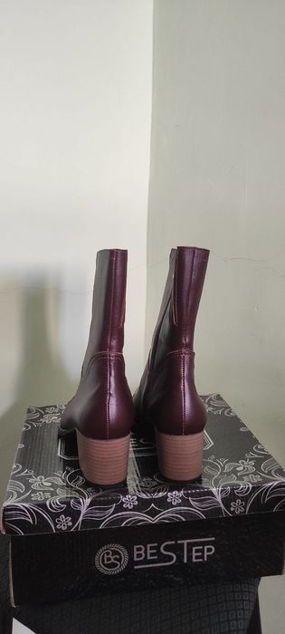 Сапожки женские.