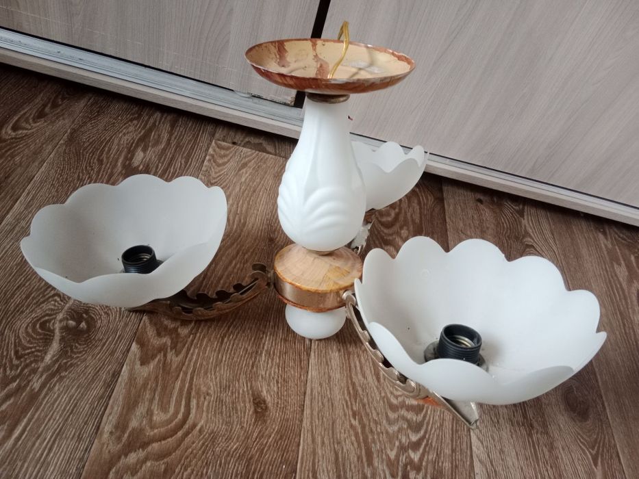 Продам люстры в хорошем состоянии