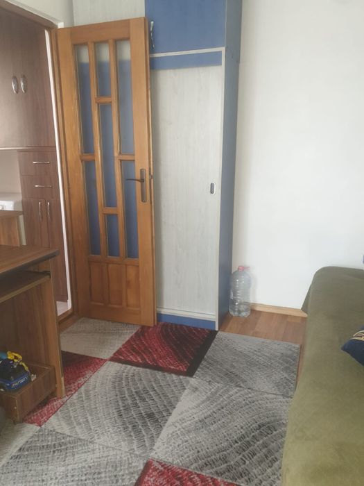 Închiriez apartament str Sondei