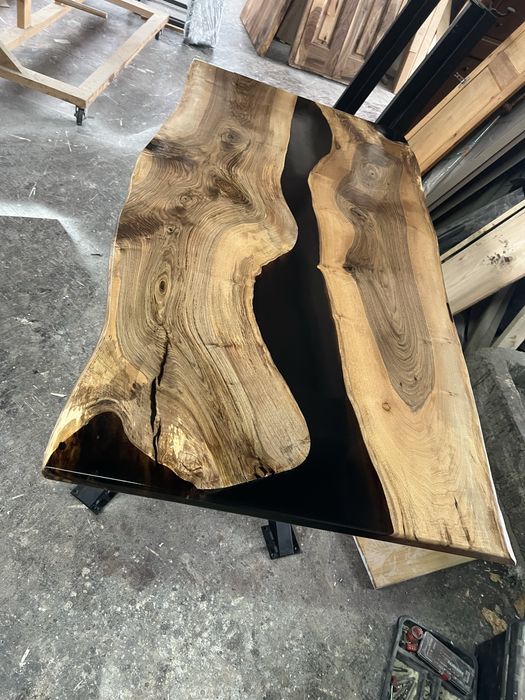 Плотове за трапезна маса от дърво и епоксидна смола