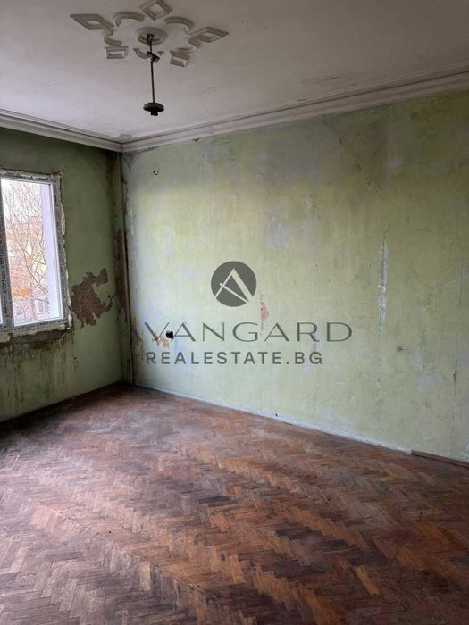 Продава се Тристаен апартамент в Пловдив, Кючук Париж - 90 кв.м за 794 €/кв.м - Снимка #3