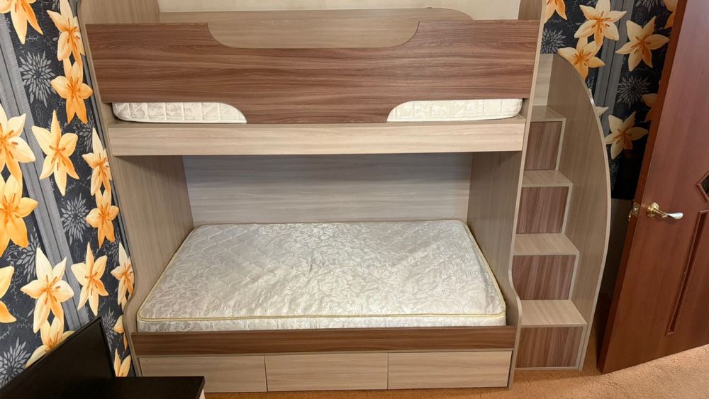Продам двухъярусную кровать