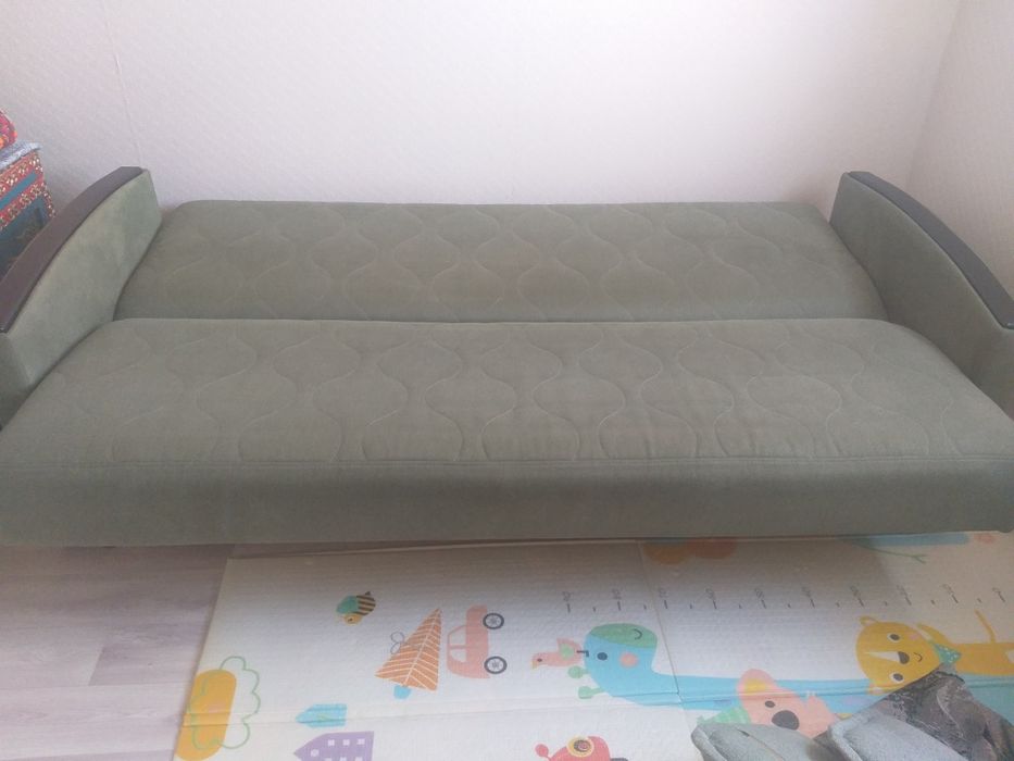 Продам диван в очень хорошем состоянии