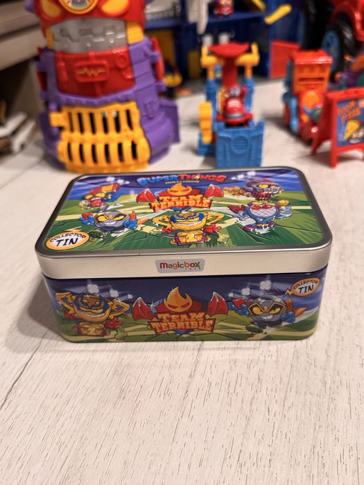 Jucarii SuperZings seturi de joaca, 7 seturi, 20 masinute, 80 figurine