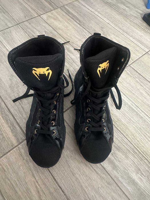 Боксерка от Venum