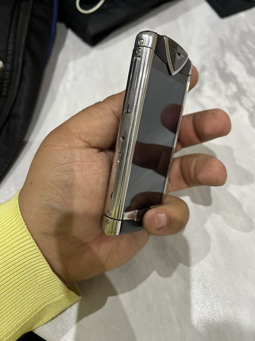Vertu Constellation T faqat realni klientlaga