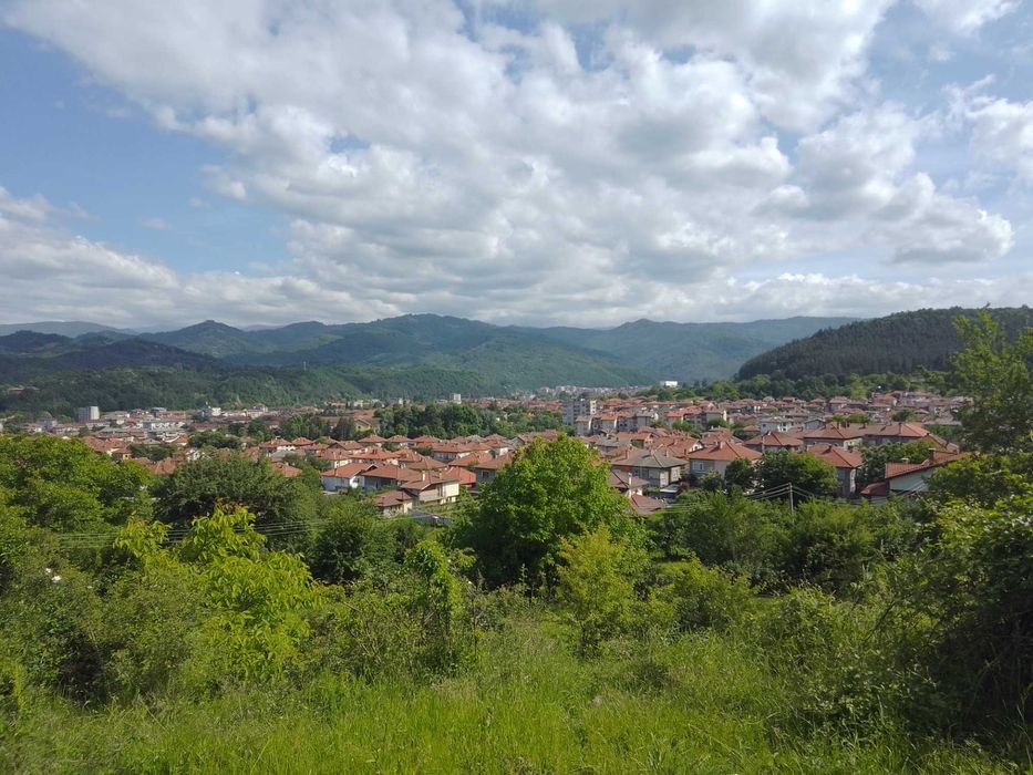 Продавам Парцел Троян