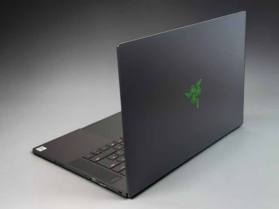 Razer Blade 15" 360Hz i7-10875H 16GB RAM 512GB SSD NVIDIA RTX 3070 8GB