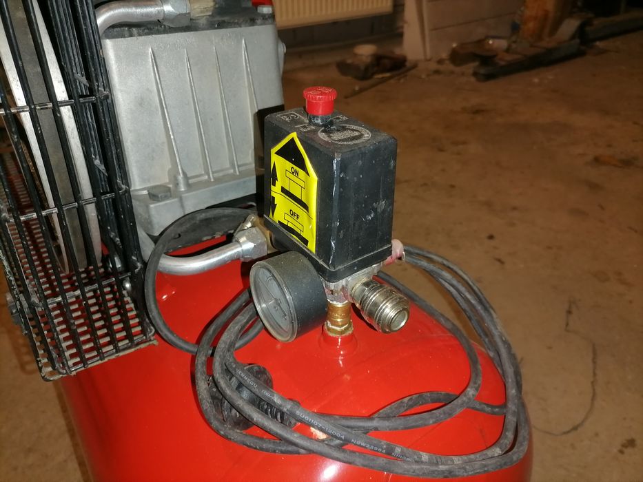 Compresor aer Fiac cu butelie 100L, 8bar, 260L/min refulat monofazat,