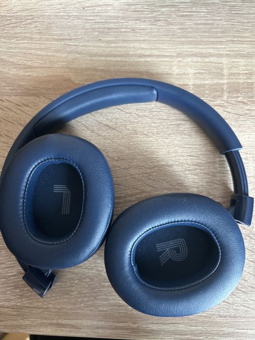 Продам наушники JBL