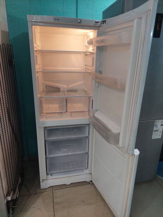 Продам холодильник Индезит высота 1.60