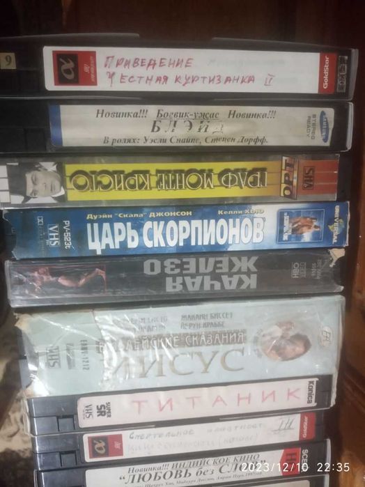 кассеты  лицензионные видео кассеты отличном состояние