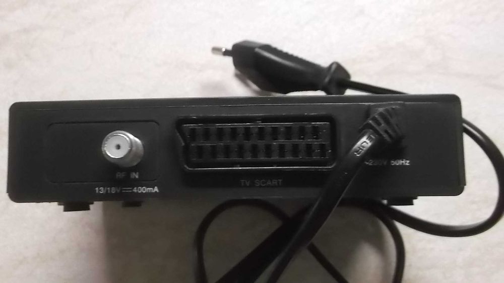 Receptor / receiver satelit digital ALMA S-1100 cu telecomanda