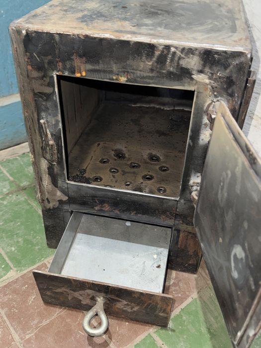 Дровенная печь ручной сборки