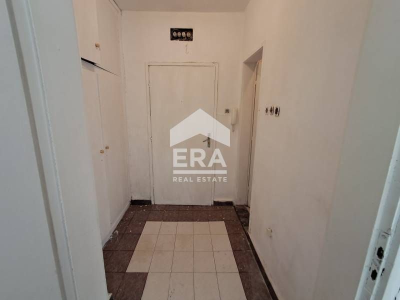 Дава се под наем Двустаен апартамент в Варна, Лятно кино Тракия - 47 кв.м за 332 € - Снимка #2